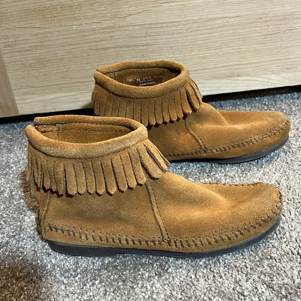 Minnetonka Moccasin Little Kid Suede Fringed Booties